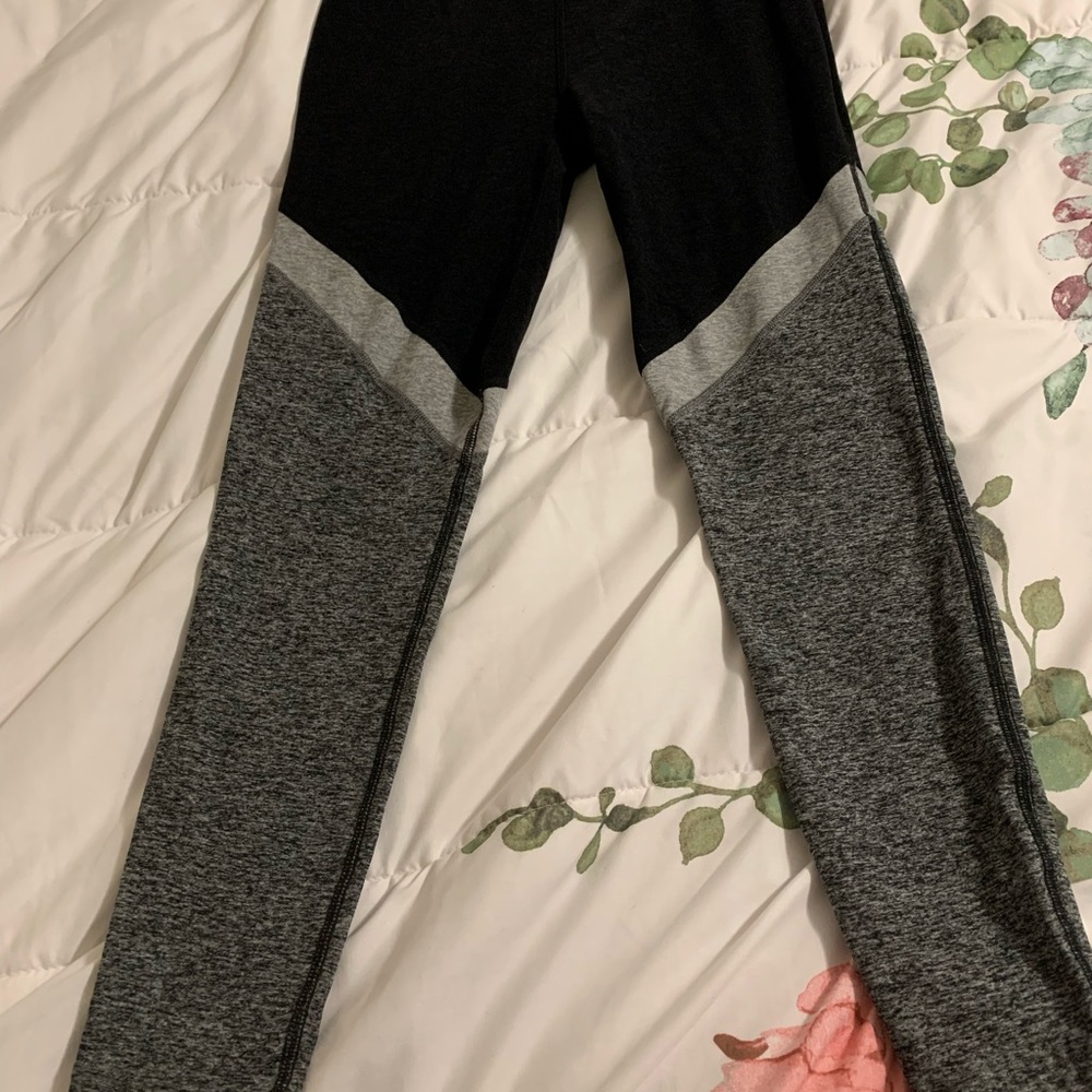 Beyond Yoga Pants. Size L. Grey, Black